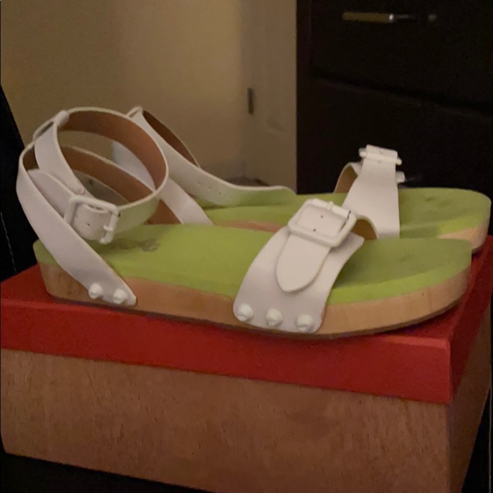 Flogg white sandals size 9